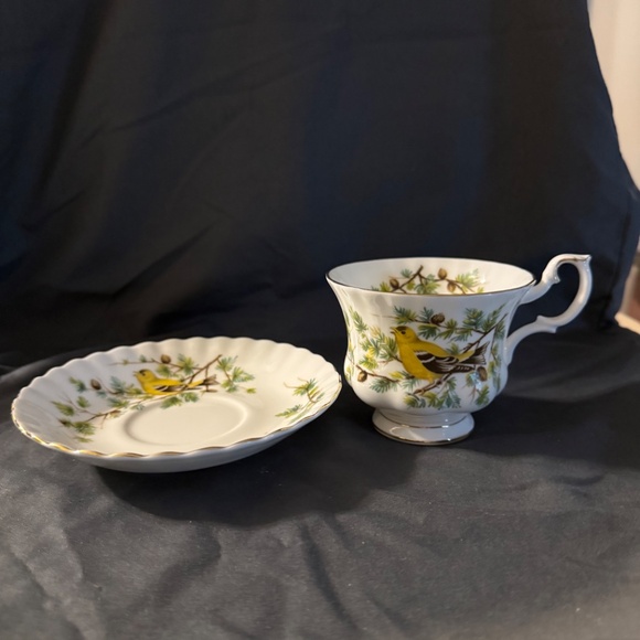 Royal Albert “Woodland Series” 4 set Tea cups and Saucers - Picture 7 of 13